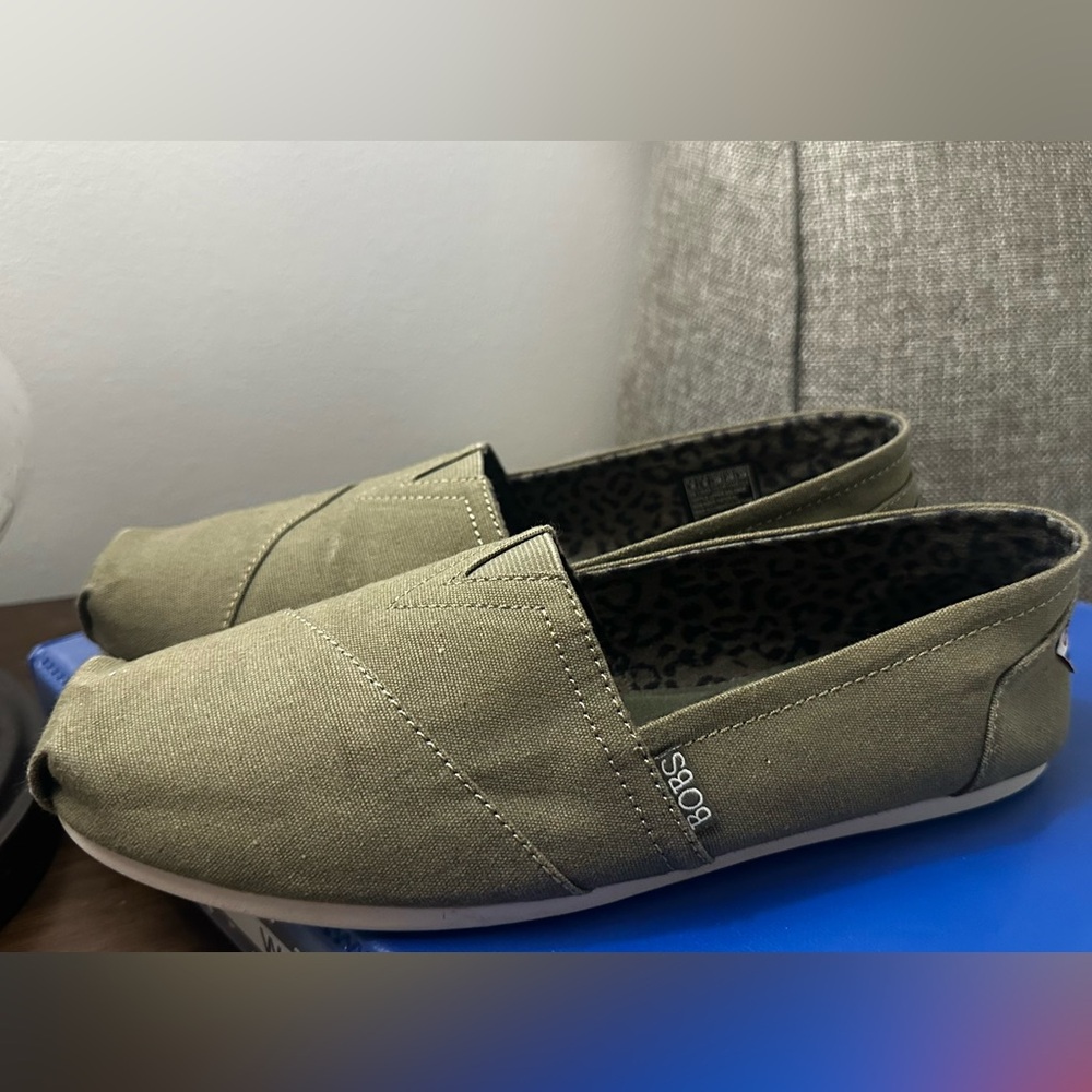 Sz 9 BOBS from Skechers Olive Green Flats
